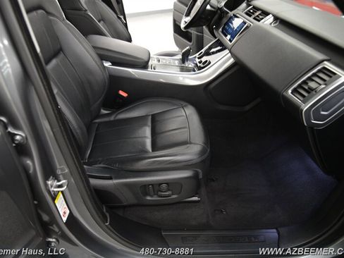Used 2018 Land Rover Range Rover Sport SE image 19