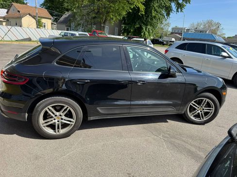 Used 2018 Porsche Macan Sport Edition AWD/4WD image 9