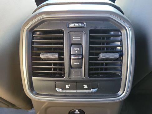 Used 2025 Porsche Macan Turbo image 19