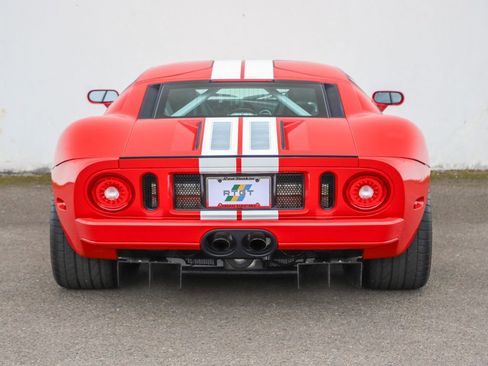Used 2006 Ford GT RWD image 15