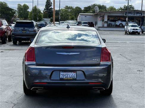 Used 2016 Chrysler 300 C RWD image 4