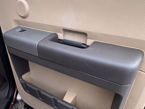 Used 2012 Ford F250 Lariat w/ Lariat Interior Pkg image 8