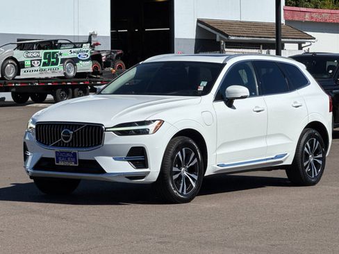 Used 2022 Volvo XC60 T8 Inscription Expression image 8