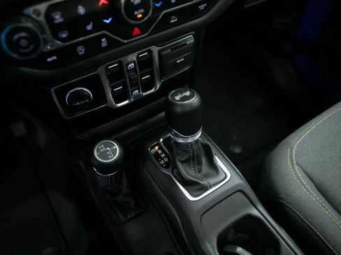 Used 2024 Jeep Wrangler Sahara image 21