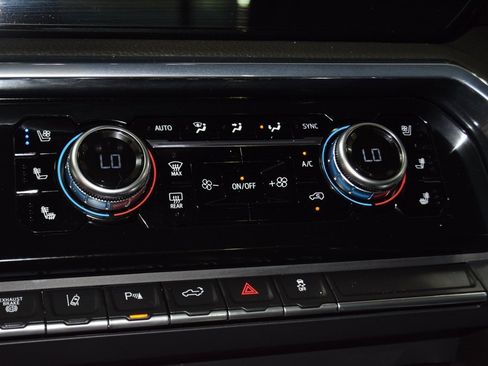 Used 2024 GMC Sierra 3500 Denali w/ Denali Reserve Package image 35