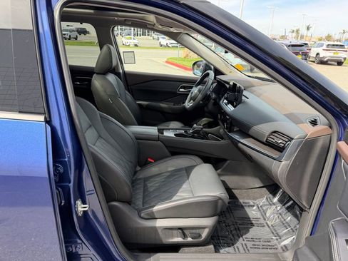 Used 2023 Nissan Rogue Platinum w/ Platinum Premium Package image 17