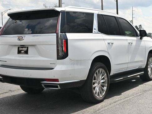 Used 2022 Cadillac Escalade Premium Luxury image 15