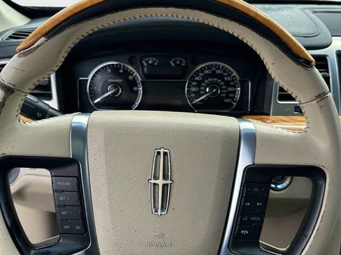 Used 2009 Lincoln MKS image 10