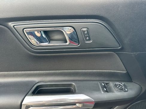 Used 2016 Ford Mustang Coupe image 12