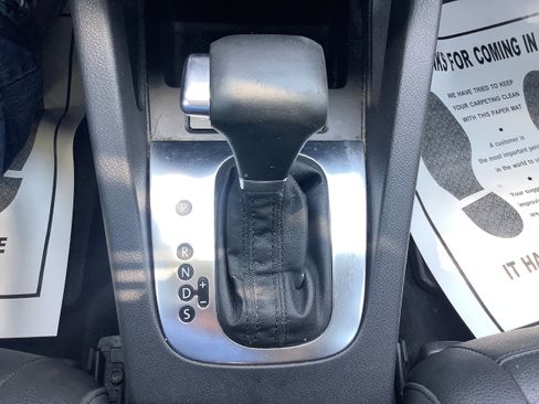 Used 2010 Volkswagen Jetta SE FWD image 19