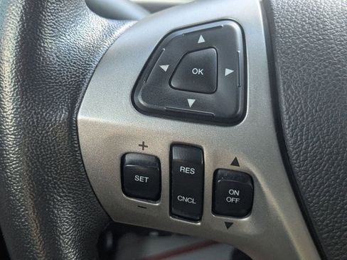 Used 2018 Ford Taurus SEL image 18