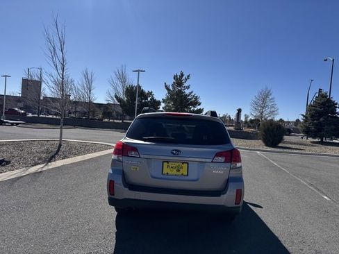 Used 2011 Subaru Outback 2.5i Limited image 4