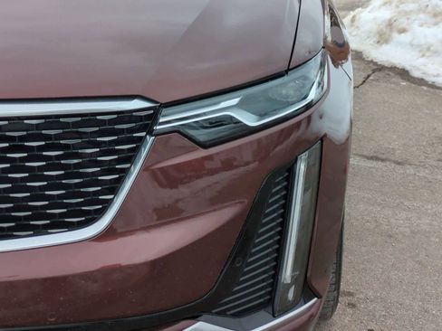 Used 2022 Cadillac XT6 Premium Luxury image 11