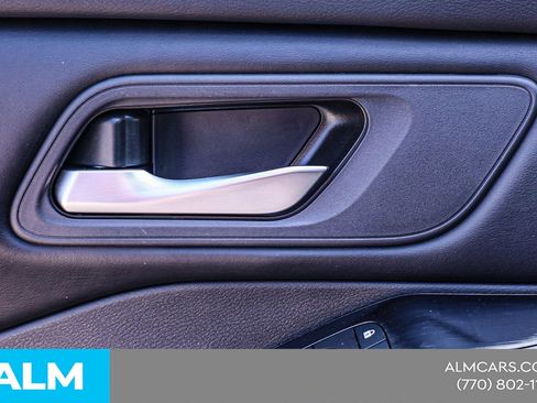 Used 2025 Nissan Rogue SV image 41