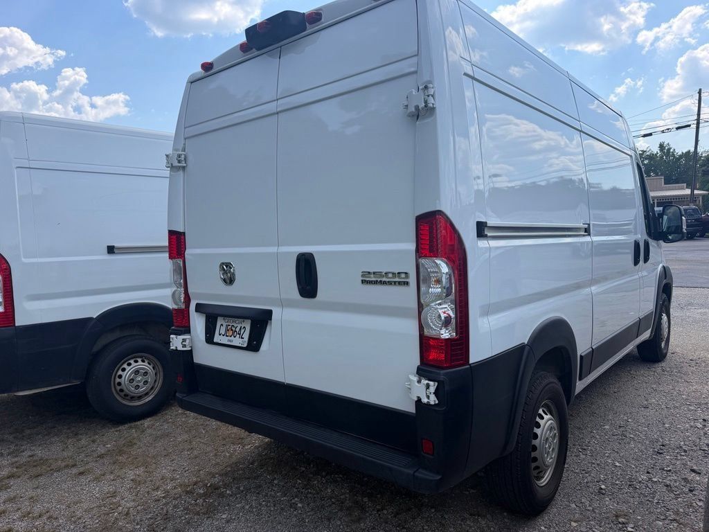Used 2025 RAM ProMaster 2500 w/ Convenience Group FWD image 3