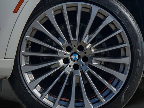 Used 2022 BMW X7 xDrive40i w/ Executive Package image 2