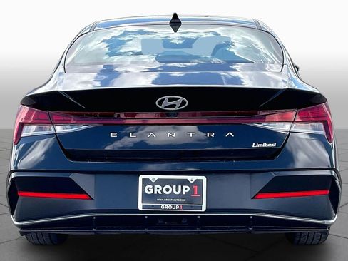 Used 2025 Hyundai Elantra Limited FWD image 5