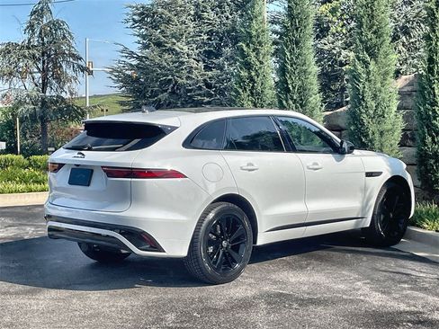 Used 2025 Jaguar F-PACE R-Dynamic S image 5