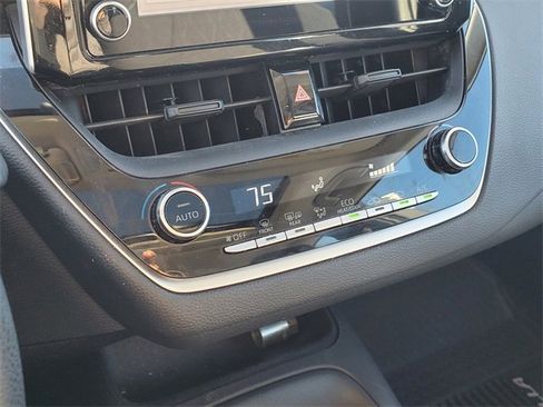 Used 2020 Toyota Corolla LE image 25