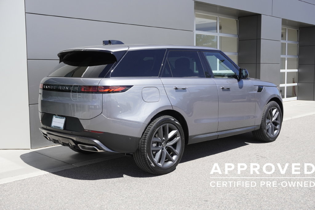 Used 2025 Land Rover Range Rover Sport SE AWD/4WD image 4