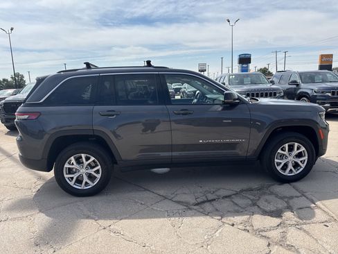 Used 2022 Jeep Grand Cherokee Limited image 7