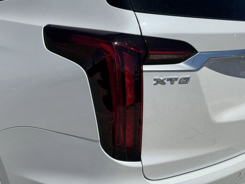 New 2025 Cadillac XT6 Luxury image 9