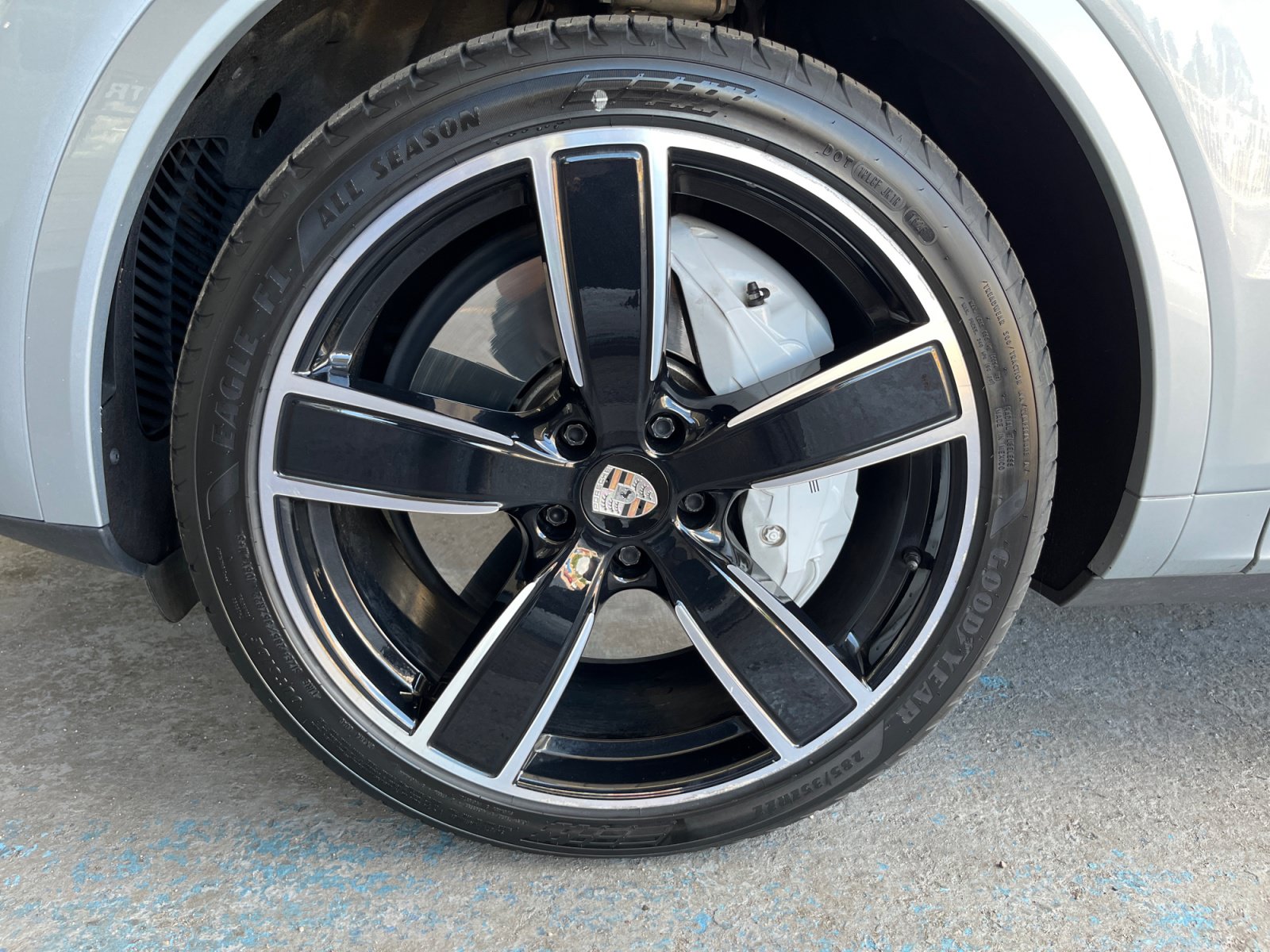 Used 2020 Porsche Cayenne Turbo AWD/4WD image 26