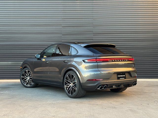 Certified 2026 Porsche Cayenne Coupe AWD/4WD image 3