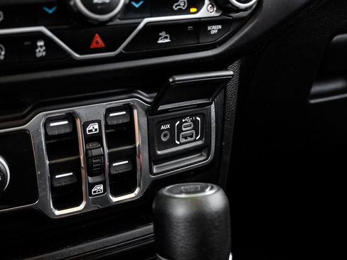 Used 2022 Jeep Gladiator Sport image 35