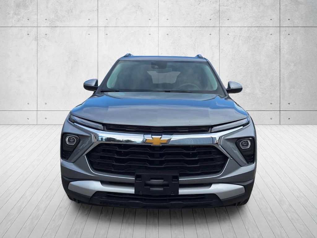 Used 2025 Chevrolet TrailBlazer LT FWD image 2
