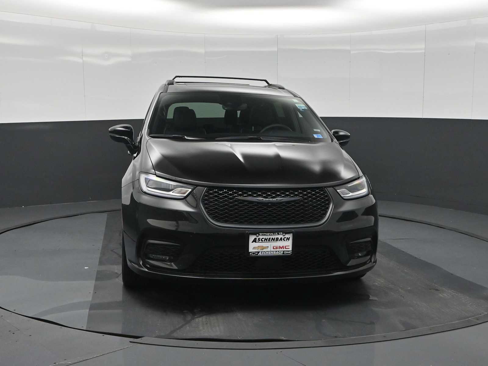 Used 2025 Chrysler Pacifica Limited FWD image 3