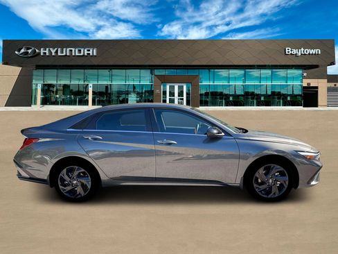 New 2026 Hyundai Elantra SEL Sport Premium FWD image 9