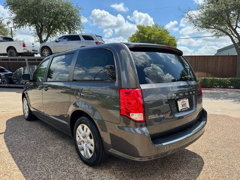 Used 2018 Dodge Grand Caravan SE w/ UConnect Hands-Free Group FWD image 7