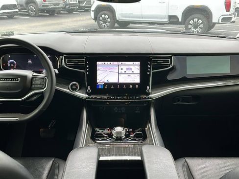 Used 2022 Jeep Wagoneer Series III w/ Premium Group I image 10