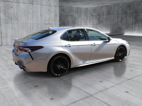 Used 2024 Toyota Camry XSE FWD image 5