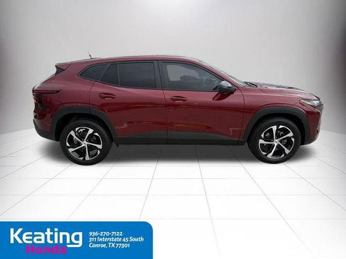 Used 2025 Chevrolet Trax RS w/ Sunroof Package image 5