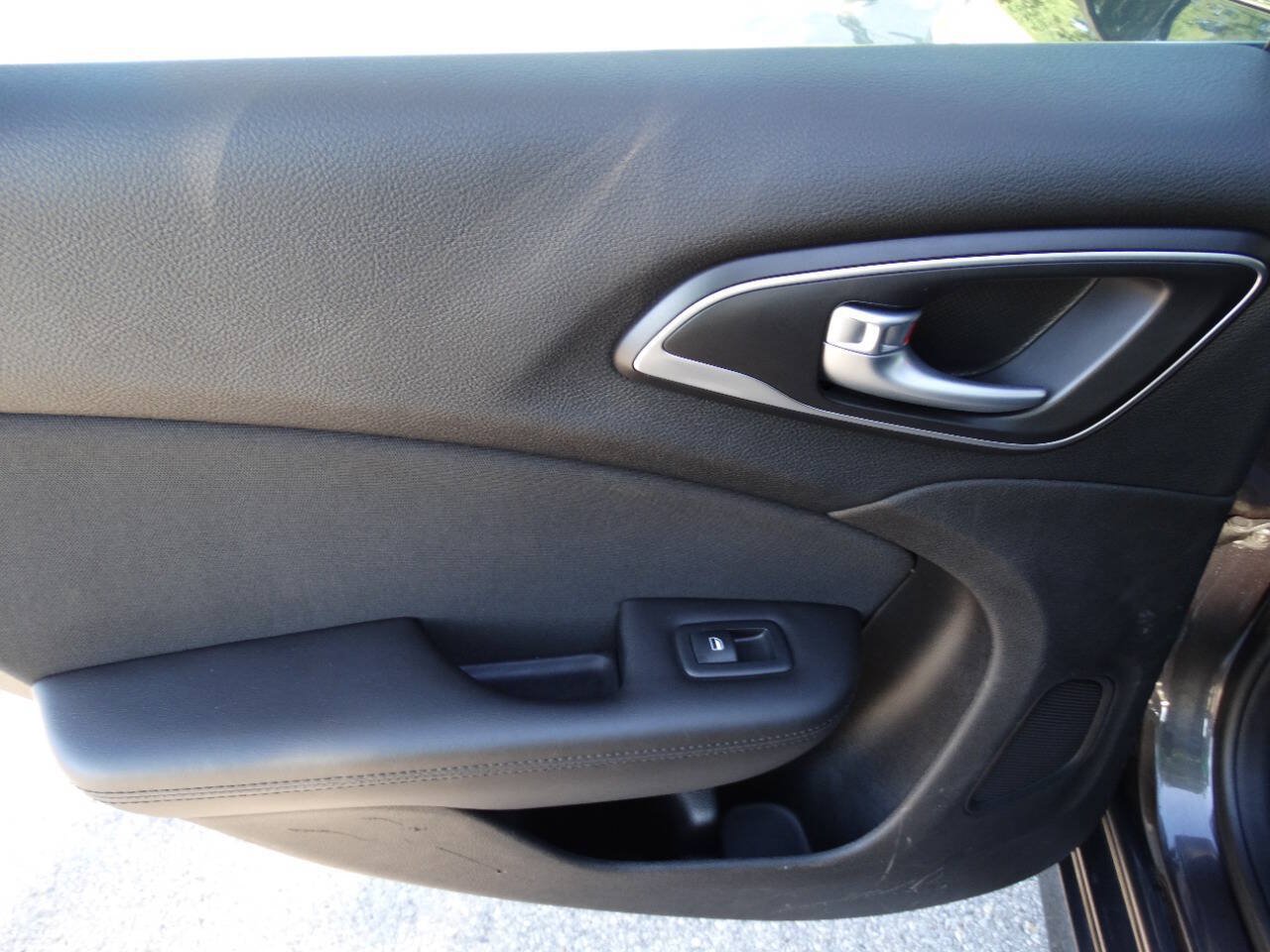 Used 2016 Chrysler 200 Limited FWD image 31