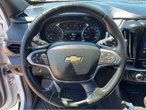 Used 2023 Chevrolet Traverse LT FWD image 19