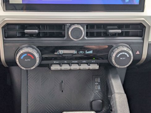 Used 2024 Toyota Tacoma TRD Sport image 27