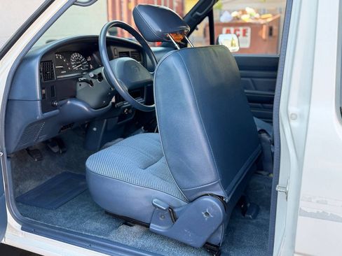 Used 1992 Toyota Pickup Deluxe AWD/4WD image 29