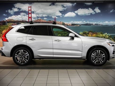 Used 2019 Volvo XC60 T8 Momentum image 5