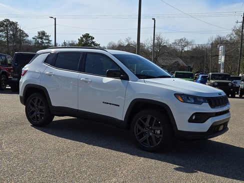 New 2026 Jeep Compass Latitude image 4
