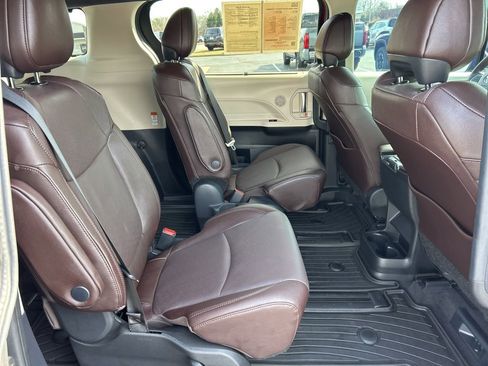 Used 2024 Toyota Sienna Platinum AWD/4WD image 23