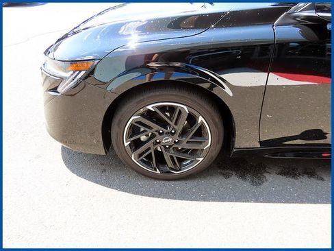 Used 2026 Nissan Sentra SR w/ SR Premium Package FWD image 4