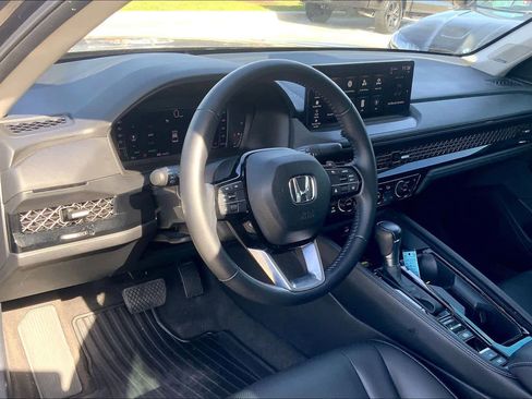 Used 2023 Honda Accord Touring image 17