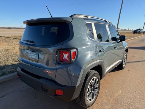 Used 2016 Jeep Renegade Trailhawk w/ Premium Trailhawk Package image 3