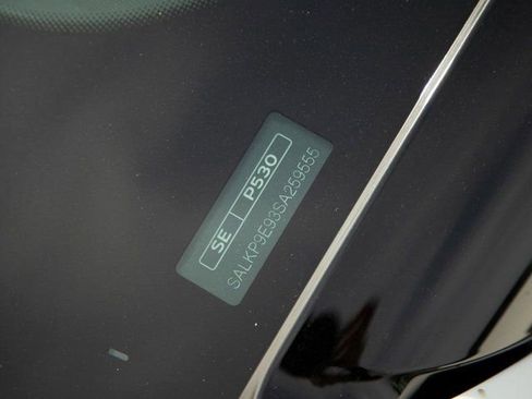 Certified 2025 Land Rover Range Rover SE image 32