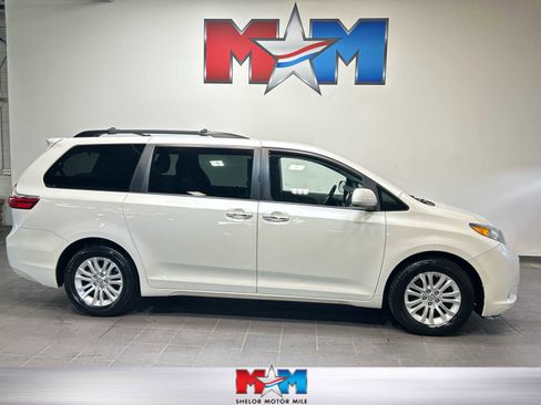 Used 2015 Toyota Sienna XLE FWD image 1