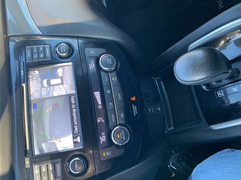 Used 2016 Nissan Rogue SL w/ SL Premium Package image 16