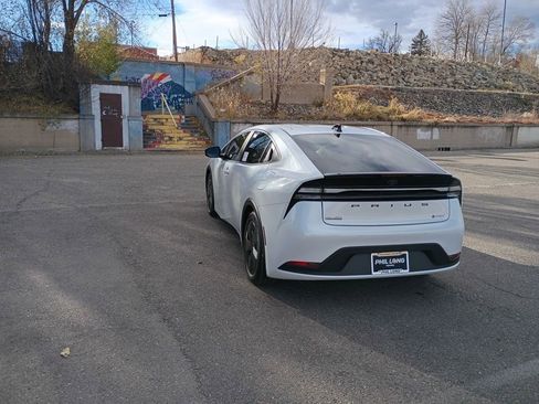 New 2026 Toyota Prius SE image 4